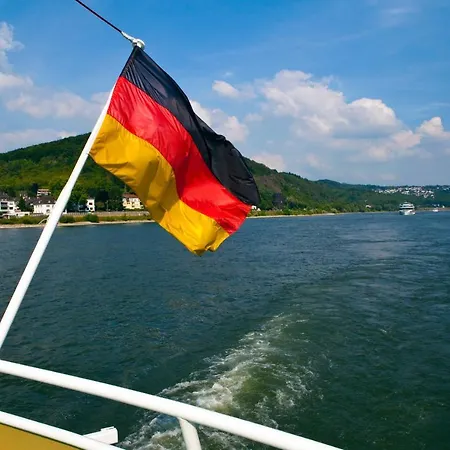 Grosszugiges Mit Blick Ins Grune Und Eigener Terrasse Апартаменты *